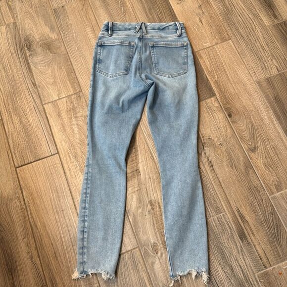 Good American Chewed Hem Distressed Jeans Size 4/27 - Picture 11 of 13